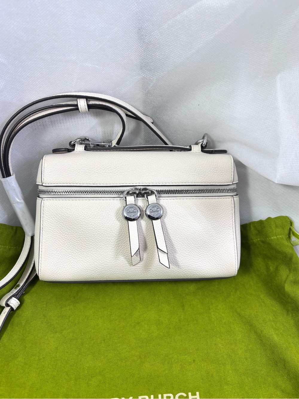 Tory Burch Slim Leather Top Handle Bag. Light Cream/Silver.